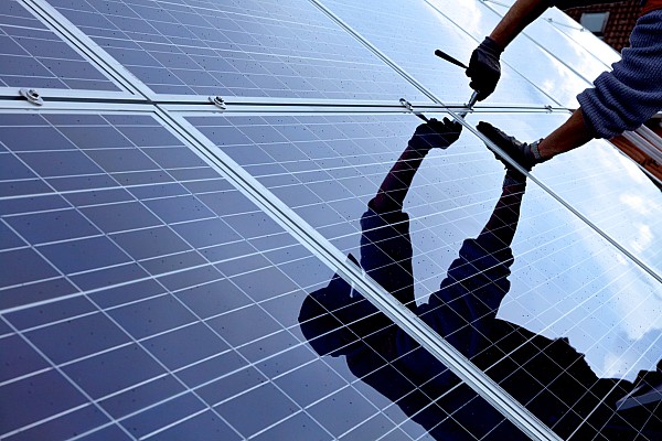 Installation von Solarpaneelen
